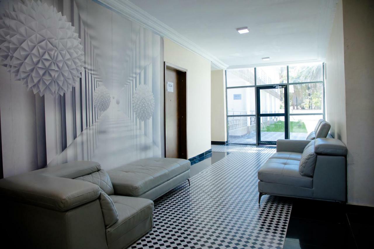 Metzy Residence Hotel Serrekunda Buitenkant foto