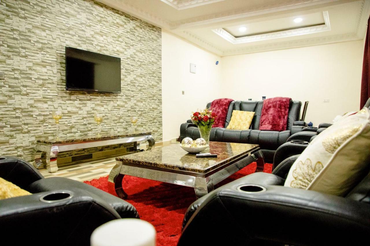 Metzy Residence Hotel Serrekunda Buitenkant foto