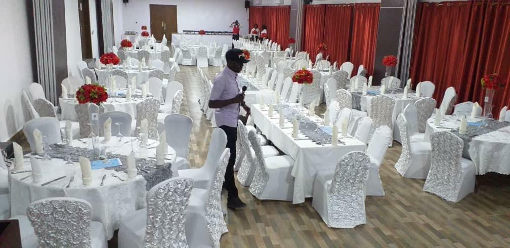 Metzy Residence Hotel Serrekunda Buitenkant foto
