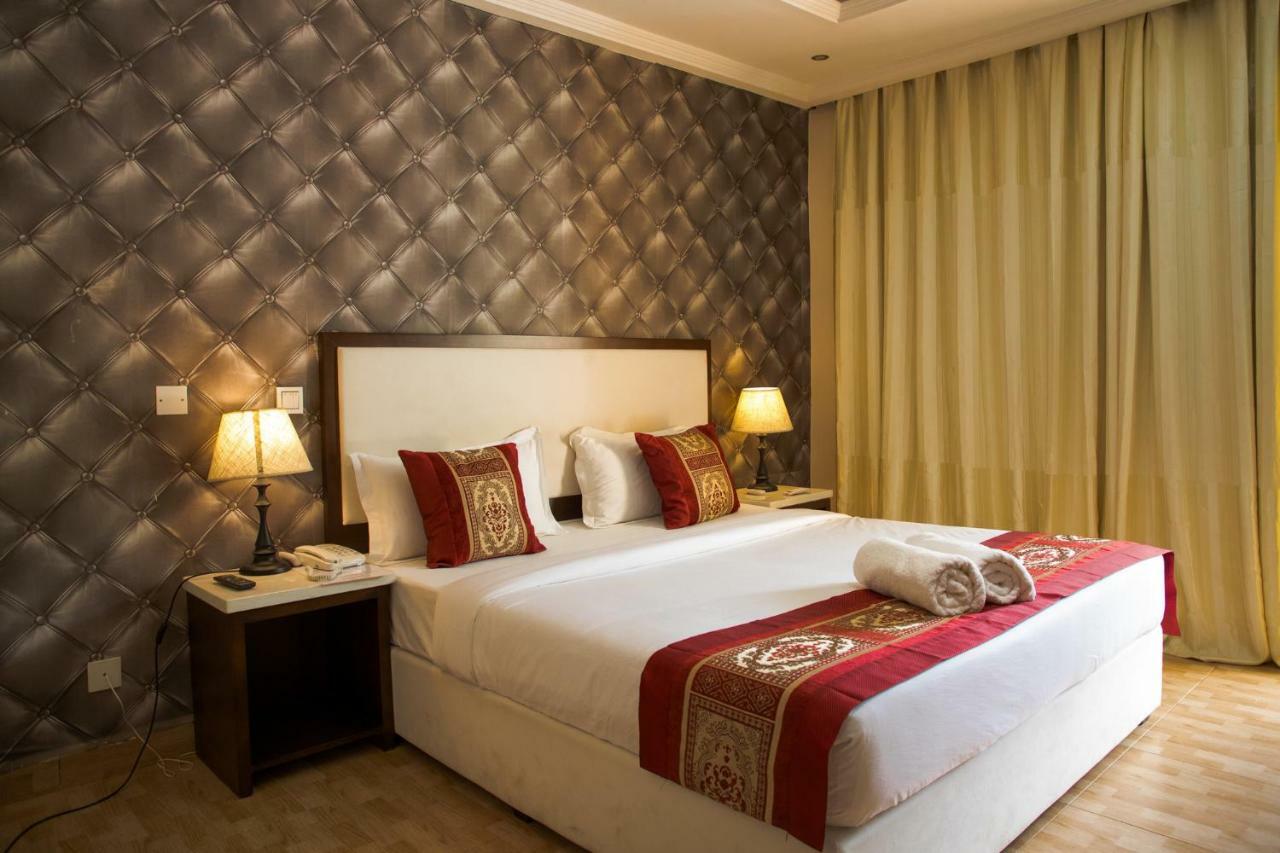 Metzy Residence Hotel Serrekunda Buitenkant foto